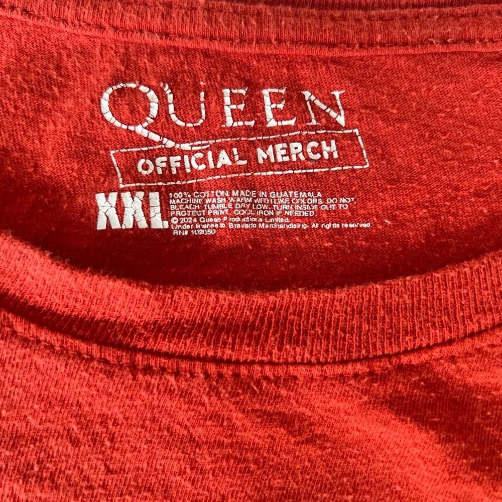 Queen‎ Rock Band Graphic T-Shirt Mens XXL Red Short Sleeve Official Merch Tee